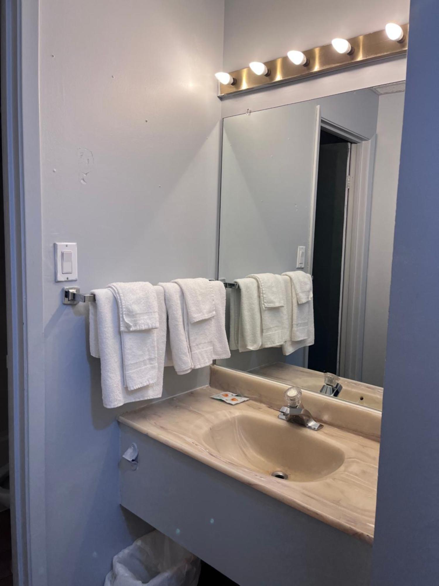 Knights Inn - Park Villa Motel, Midland Esterno foto
